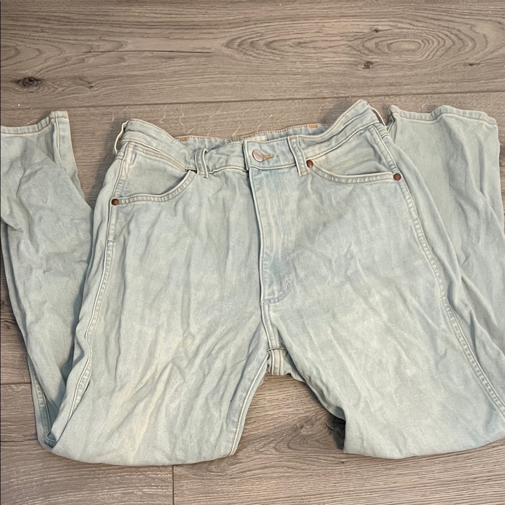 Wrangler Women's Light Blue Relaxed Jeans